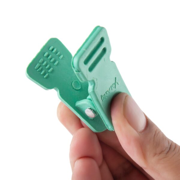 V-Hang Plastic Cloth Clip - Image 4